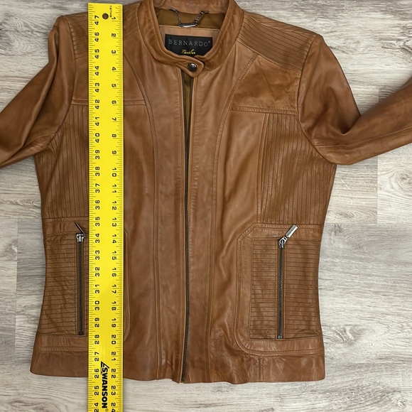 EUC - Bernardo Tan 100% Leather Women's Zip Front Racer Jacket Size Small - Picture 16 of 17